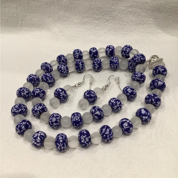 Asian inspired Chic Blue and White Beaded Necklace and Earring Set - Picture 6 of 7